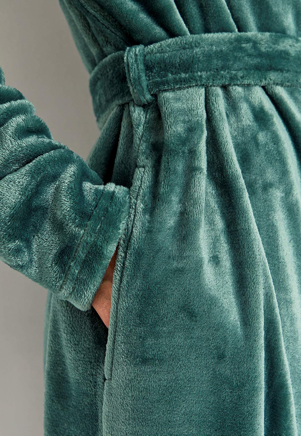 Dressing gown in fleece with hood