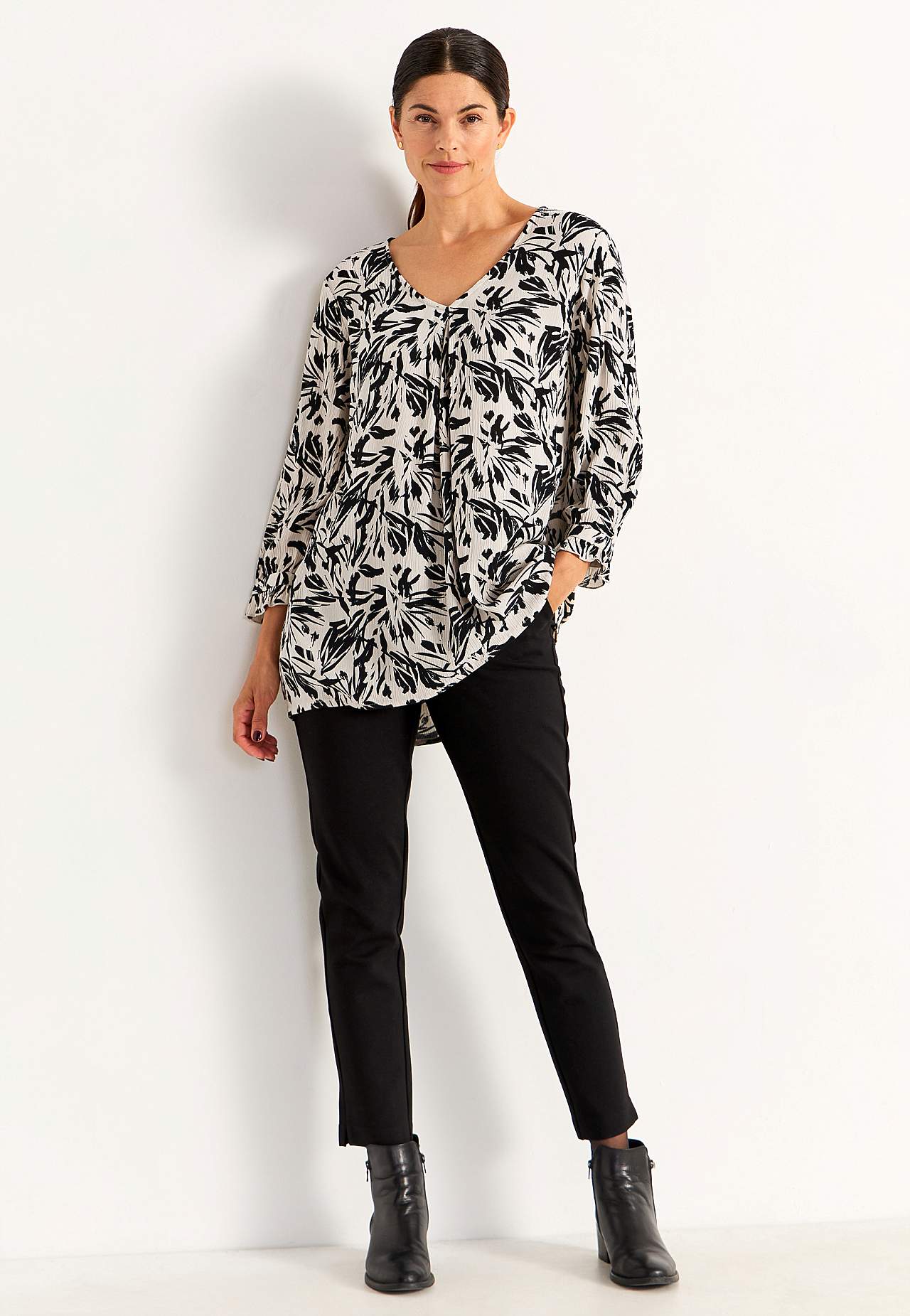 Tunic with crêpe quality
