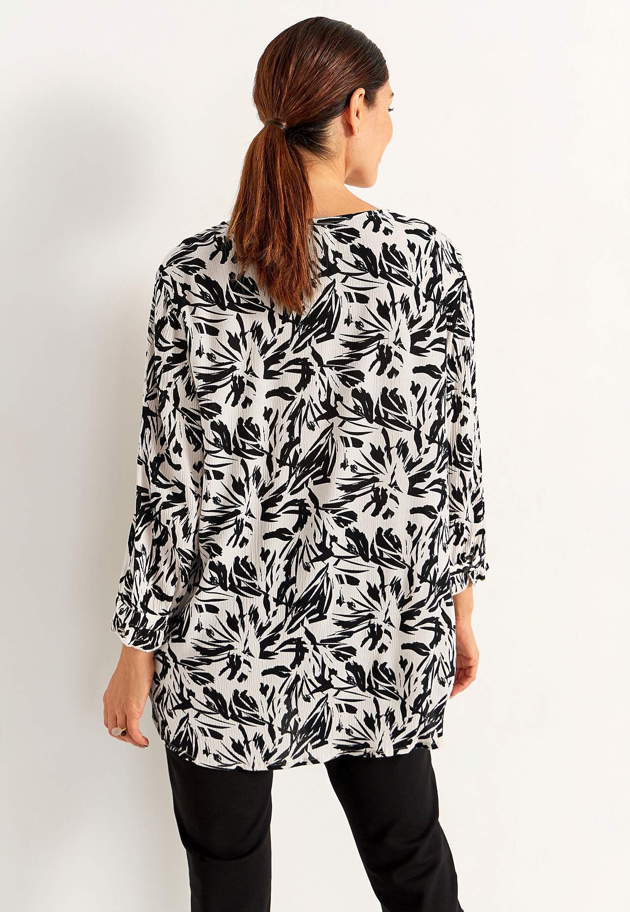 Tunic with crêpe quality