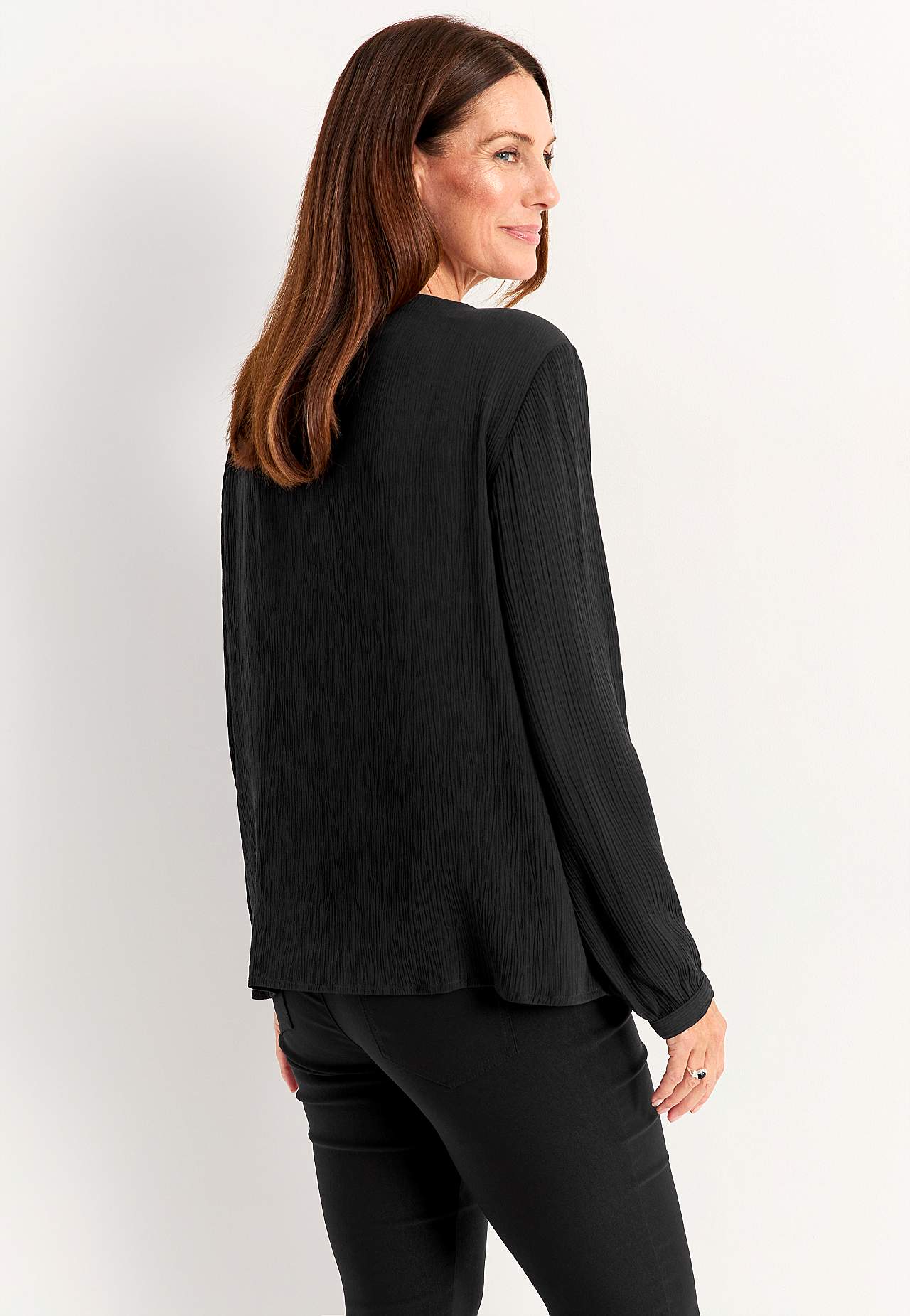 Blouse with crêpe quality