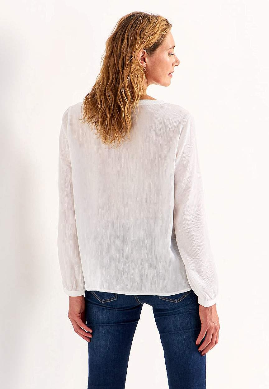 Blouse with crêpe quality