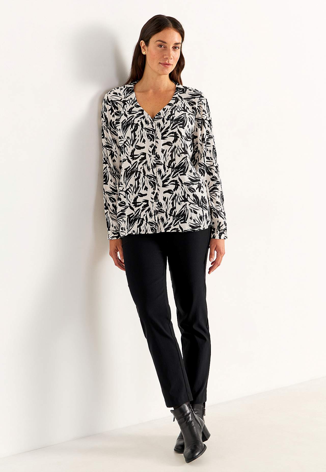 Blouse with crêpe quality