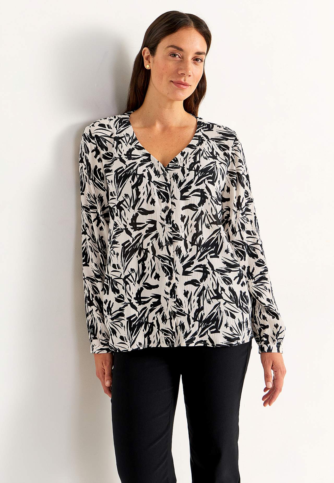 Blouse with crêpe quality