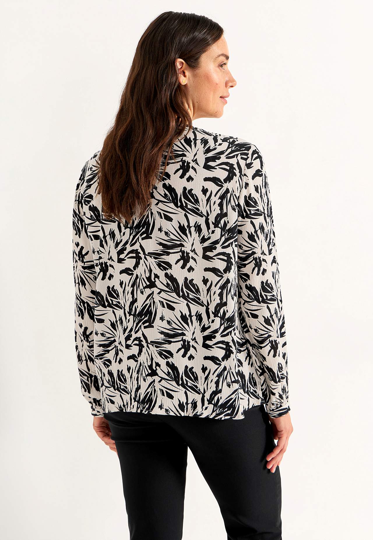 Blouse with crêpe quality