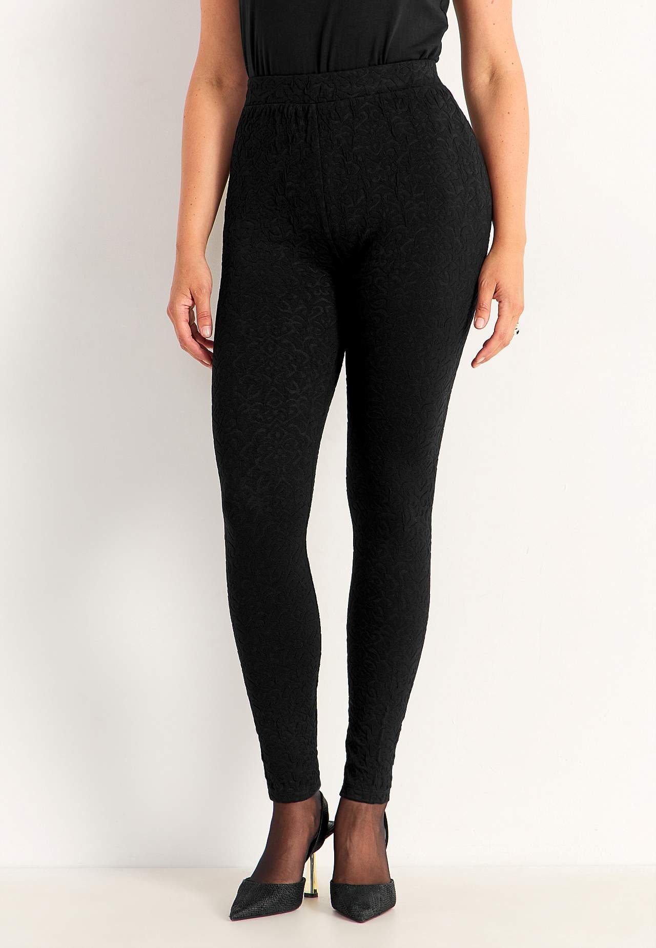 Leggings with structural pattern