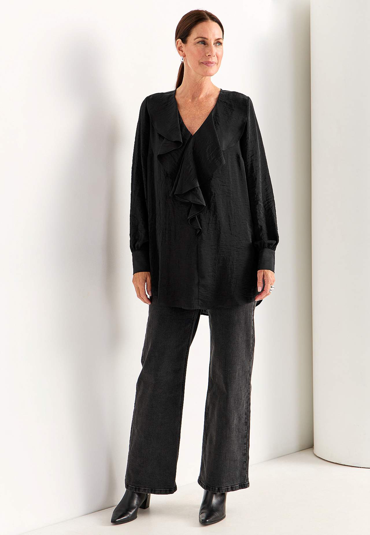 Tunic with frill collar