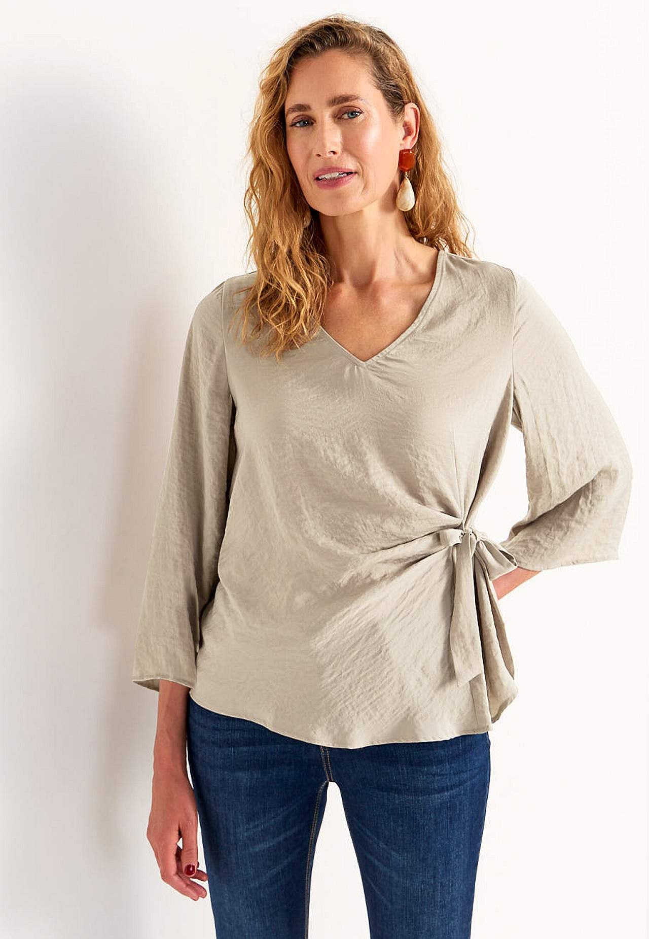 Blouse with tie band