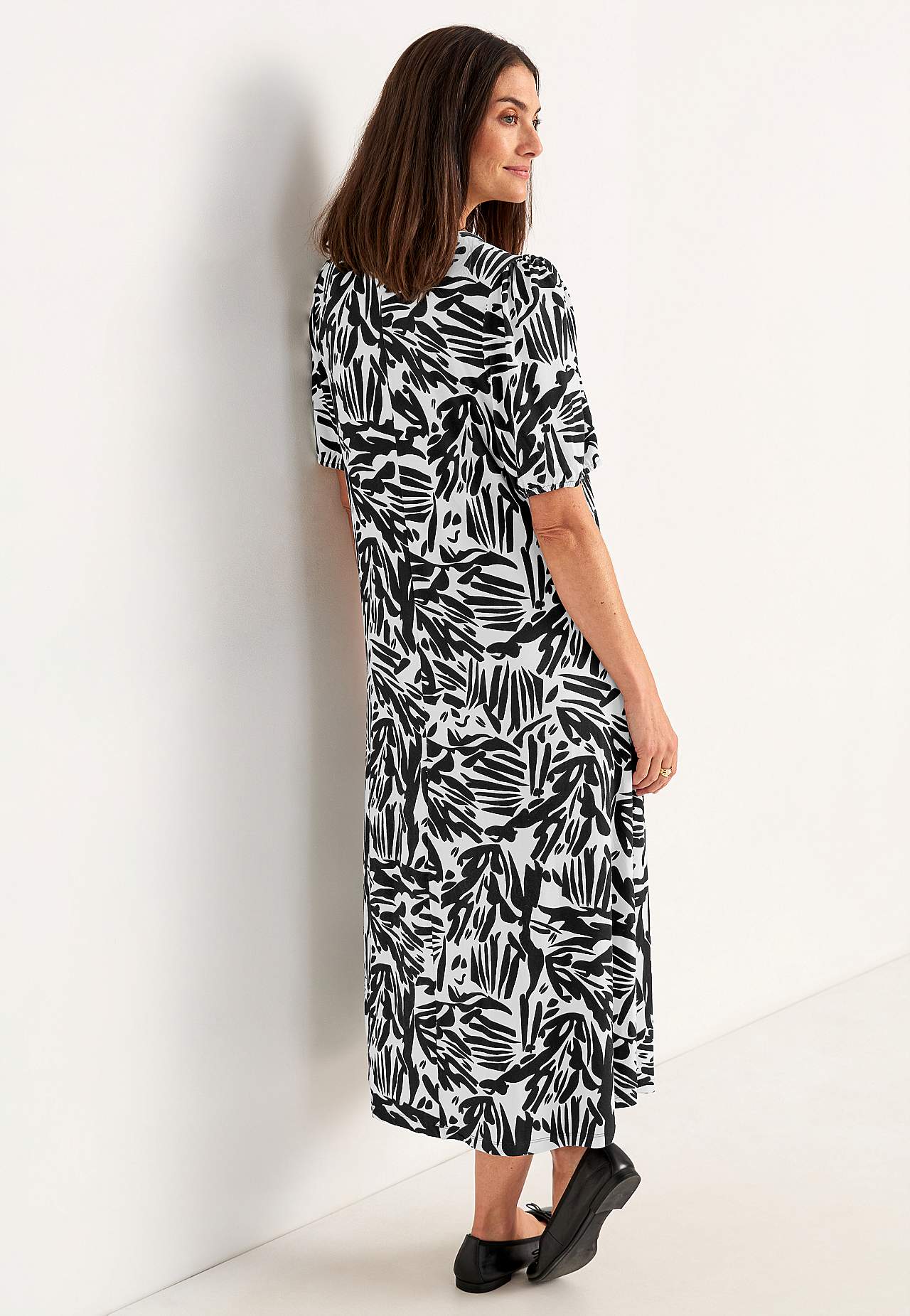 Jersey dress with puff sleeves