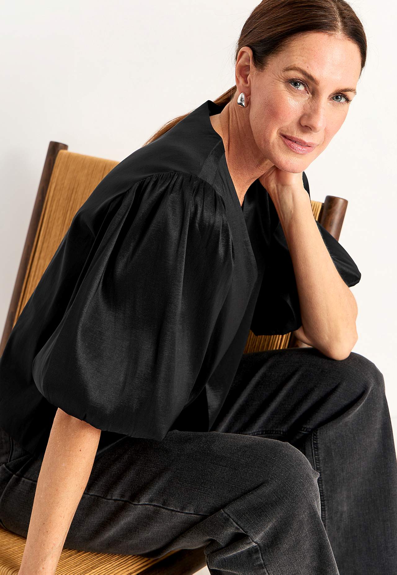 Inner jacket with voluminous sleeves