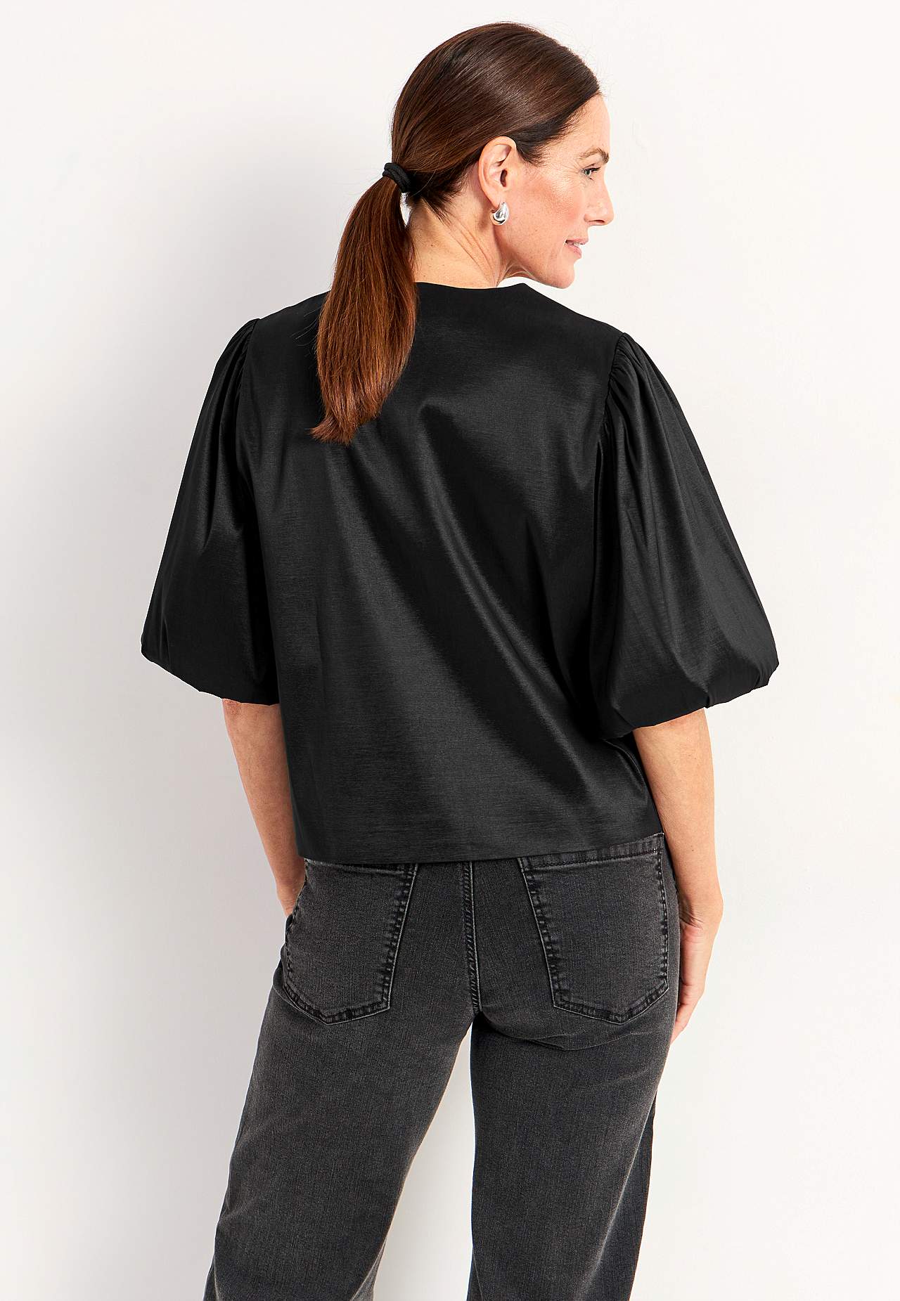 Inner jacket with voluminous sleeves