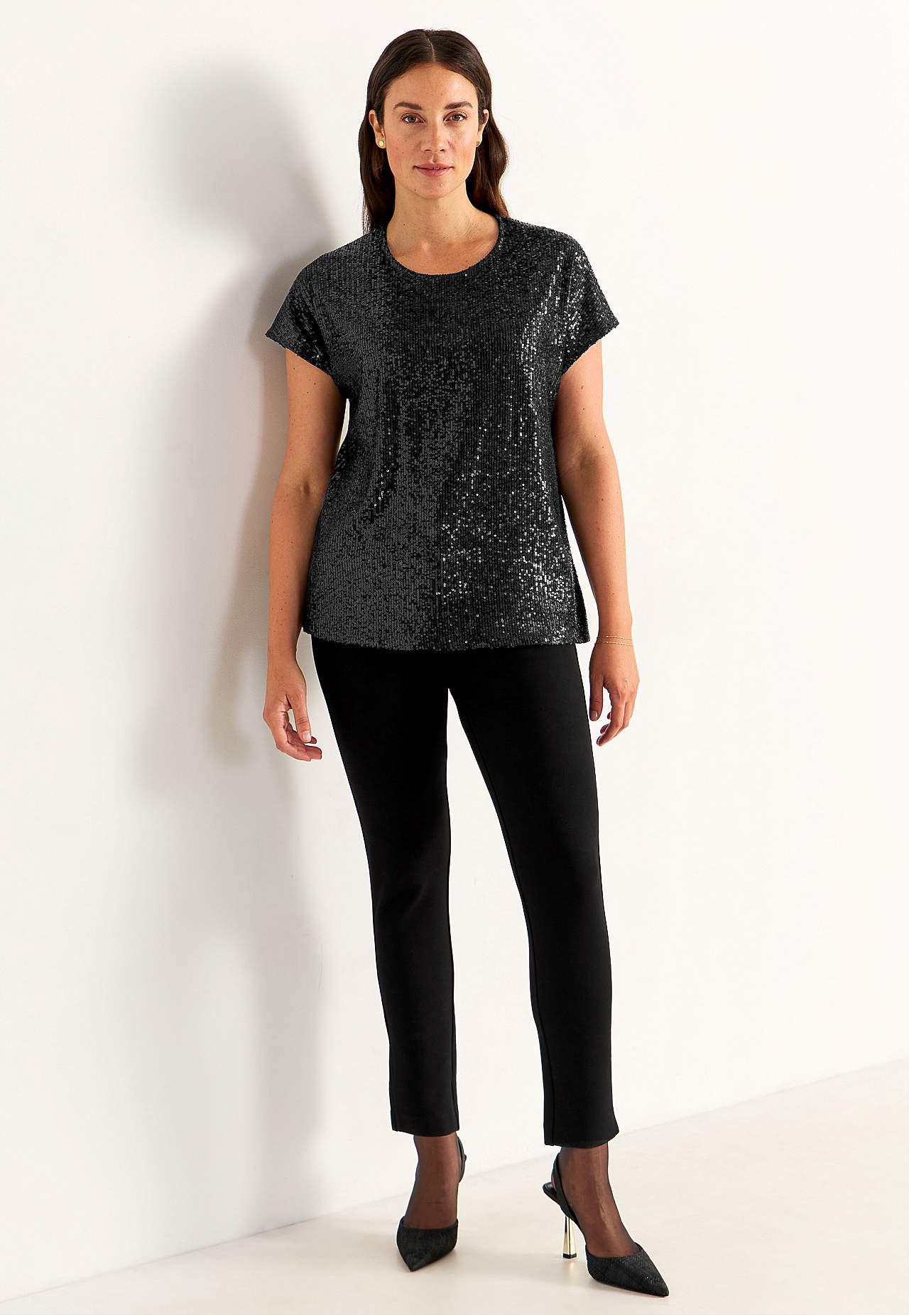 Luxurious sequin top