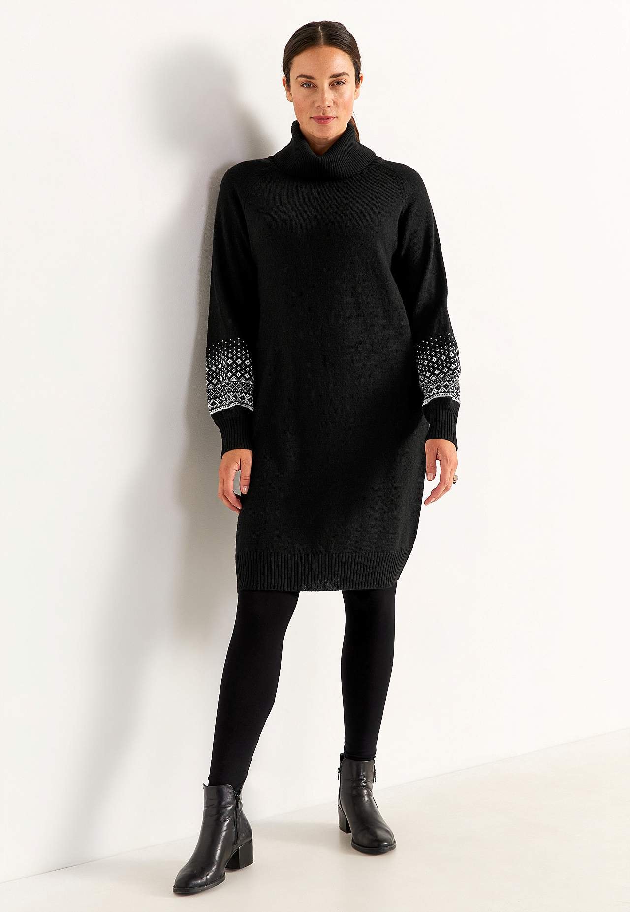 Knitted dress with jacquard patterned sleeves