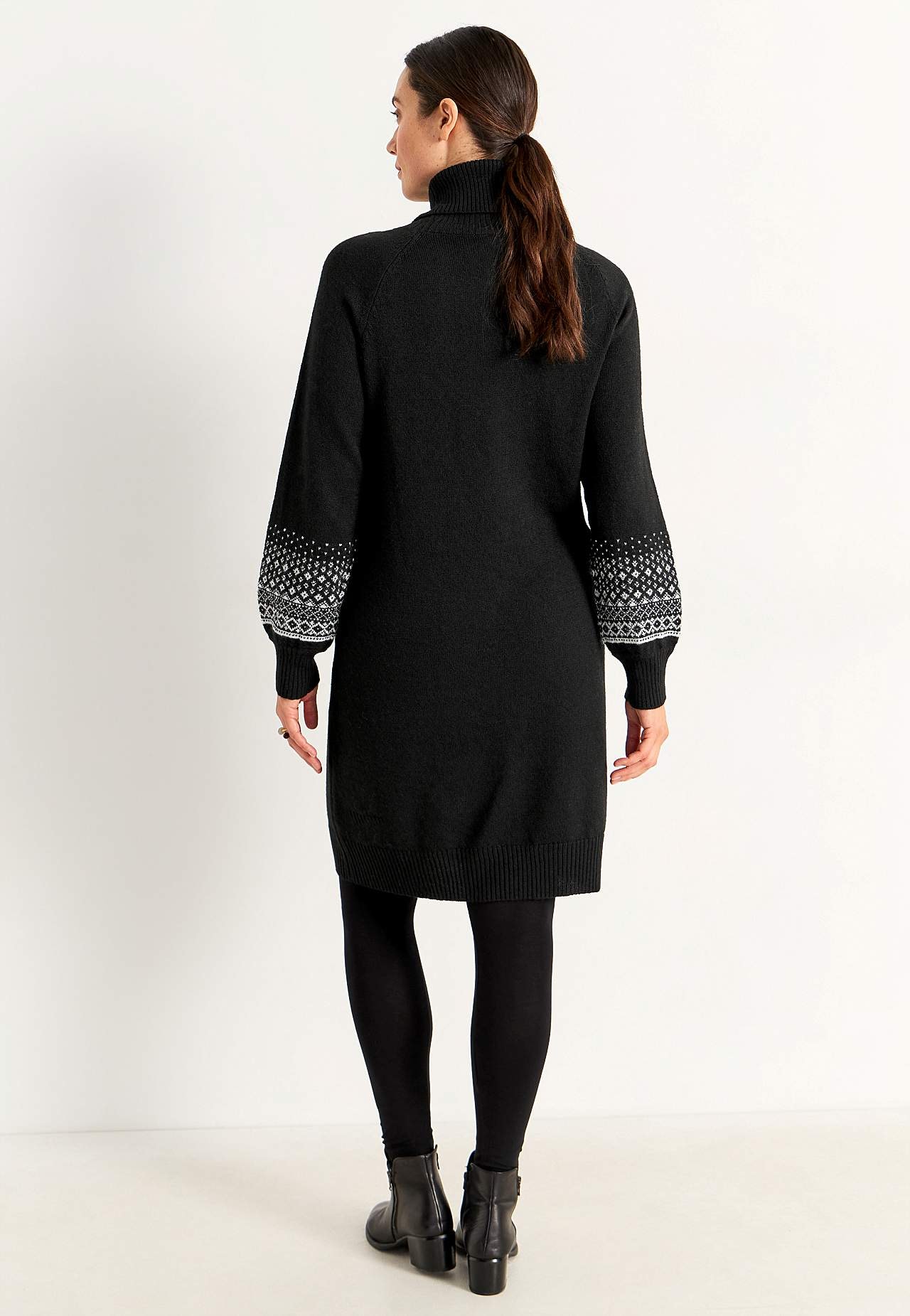 Knitted dress with jacquard patterned sleeves
