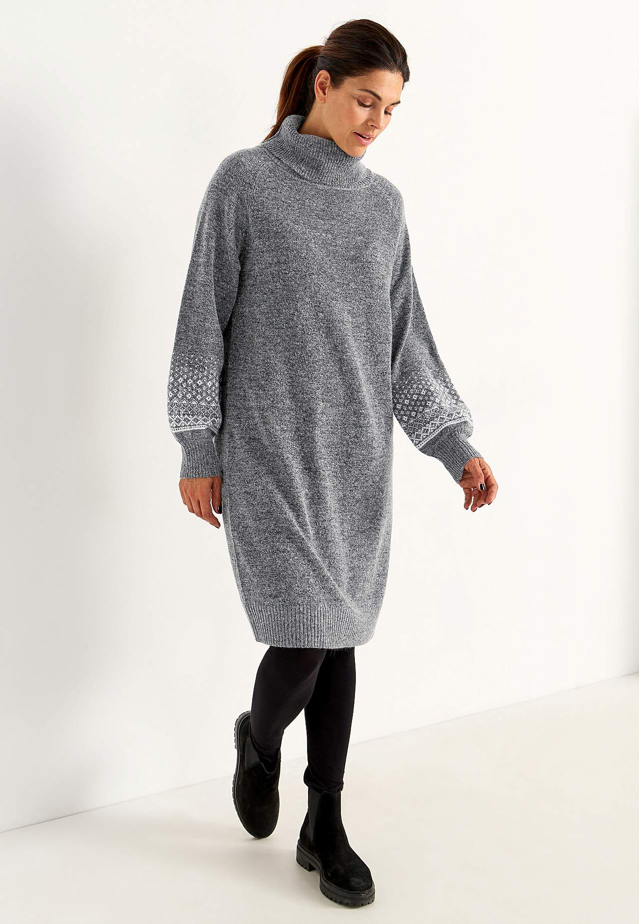Knitted dress with jacquard patterned sleeves
