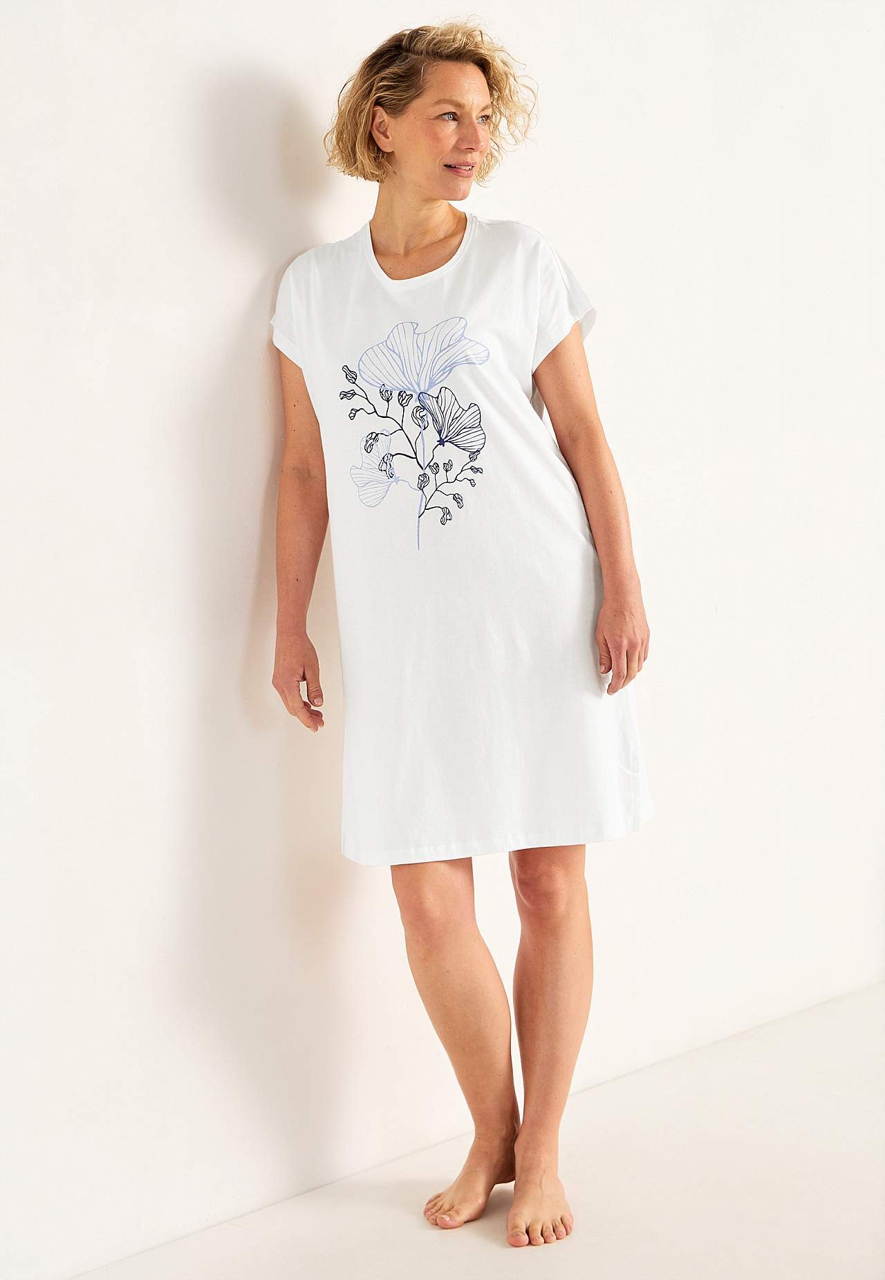 Short-sleeved nightdress