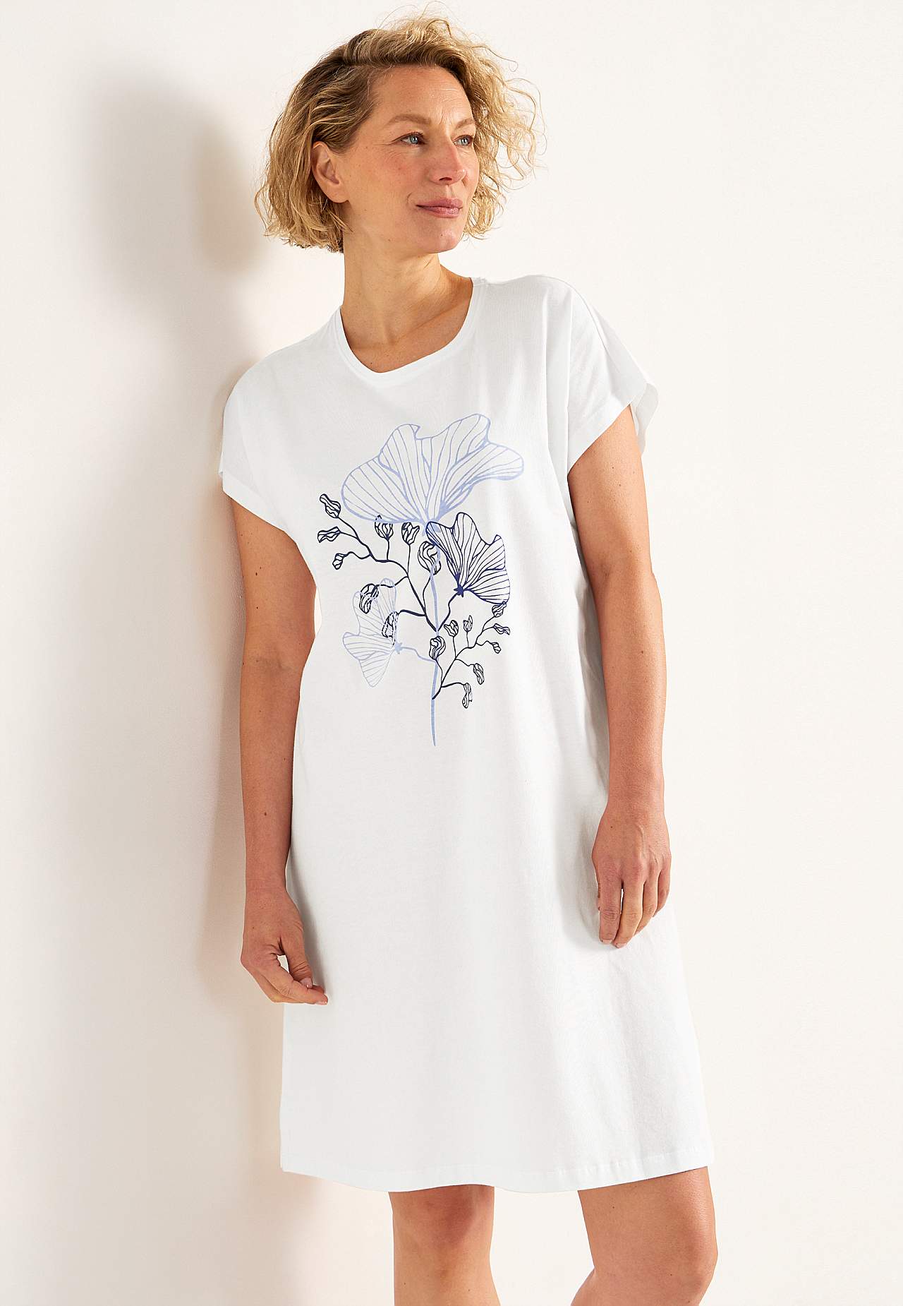 Short-sleeved nightdress