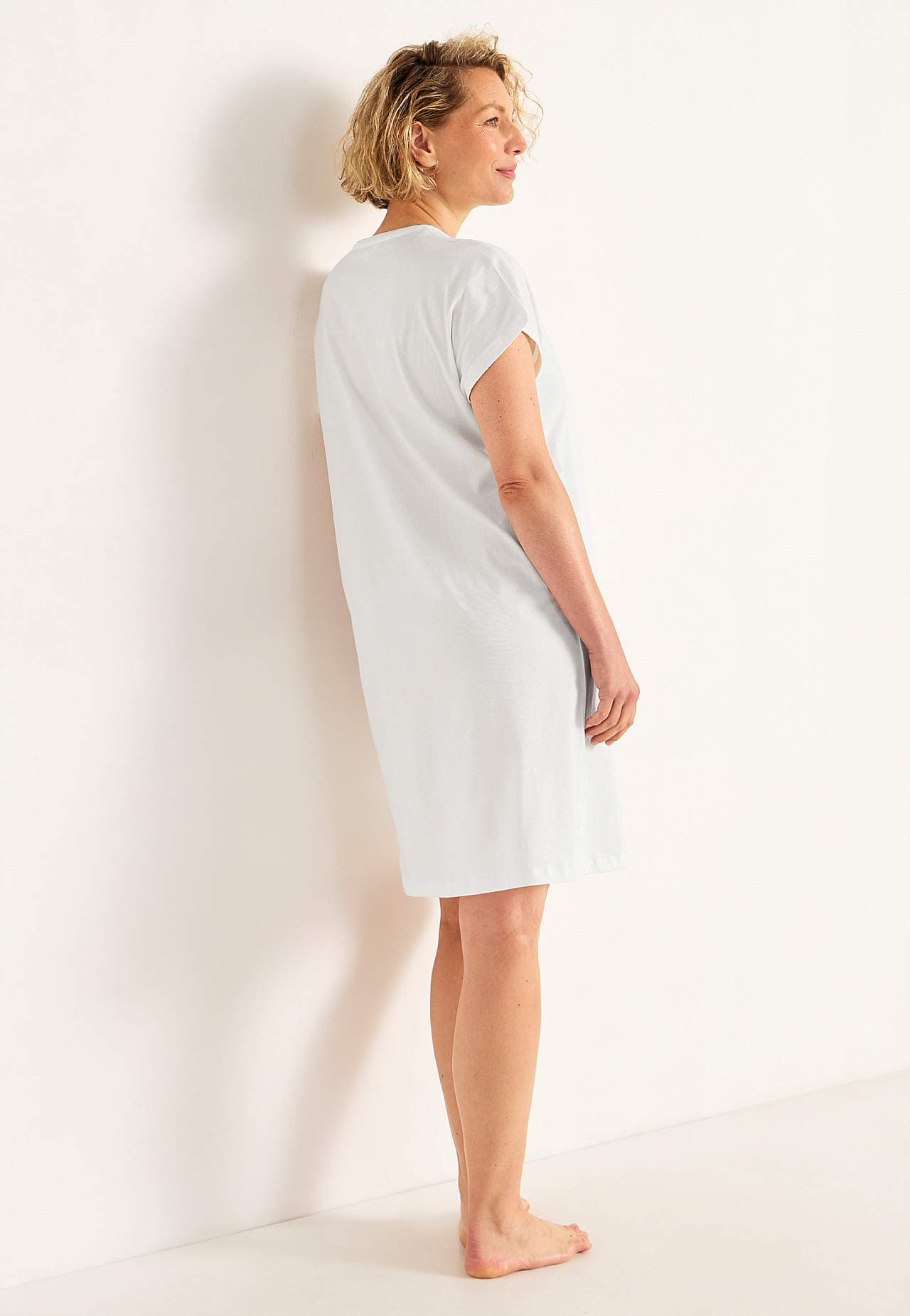 Short-sleeved nightdress