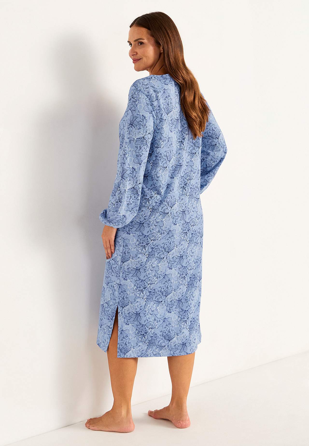 Nightdress with long sleeves