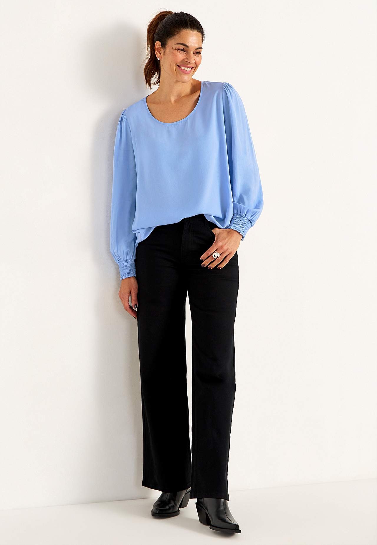 Blouse with smocking at the cuffs