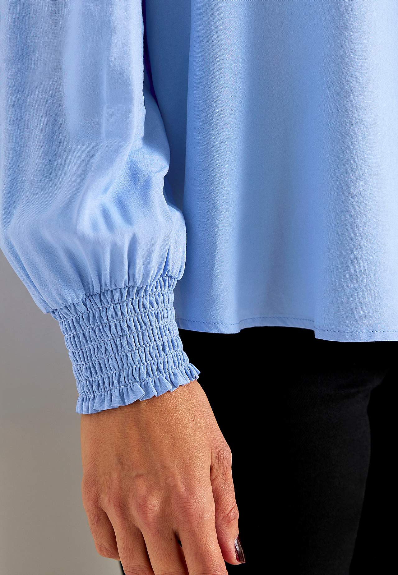 Blouse with smocking at the cuffs