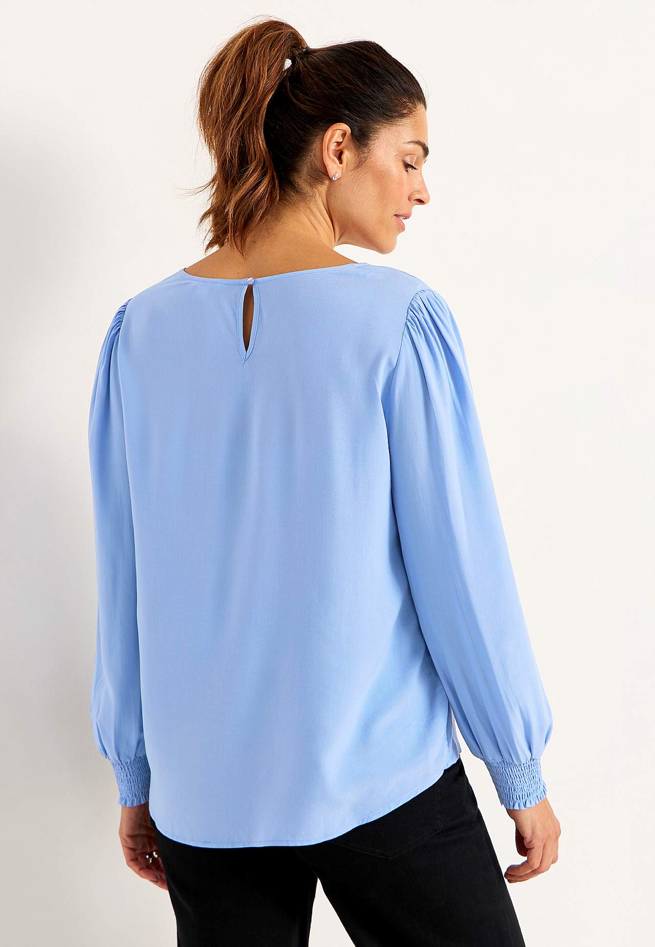 Blouse with smocking at the cuffs