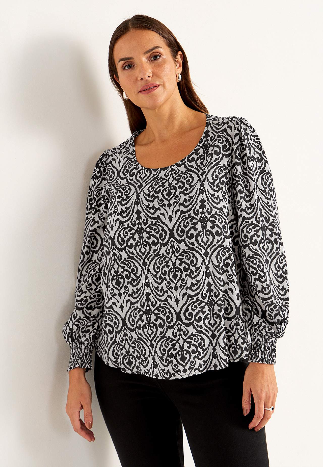 Blouse with smocking at the cuffs