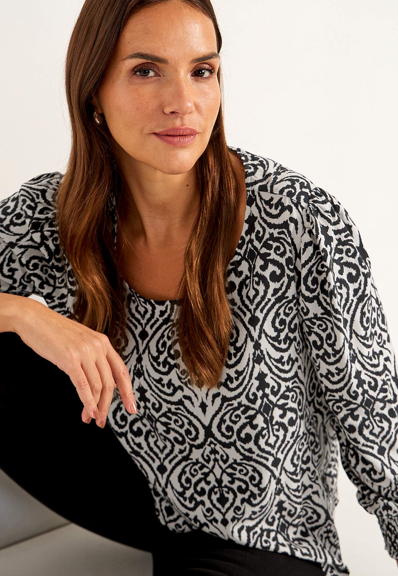 Blouse with smocking at the cuffs