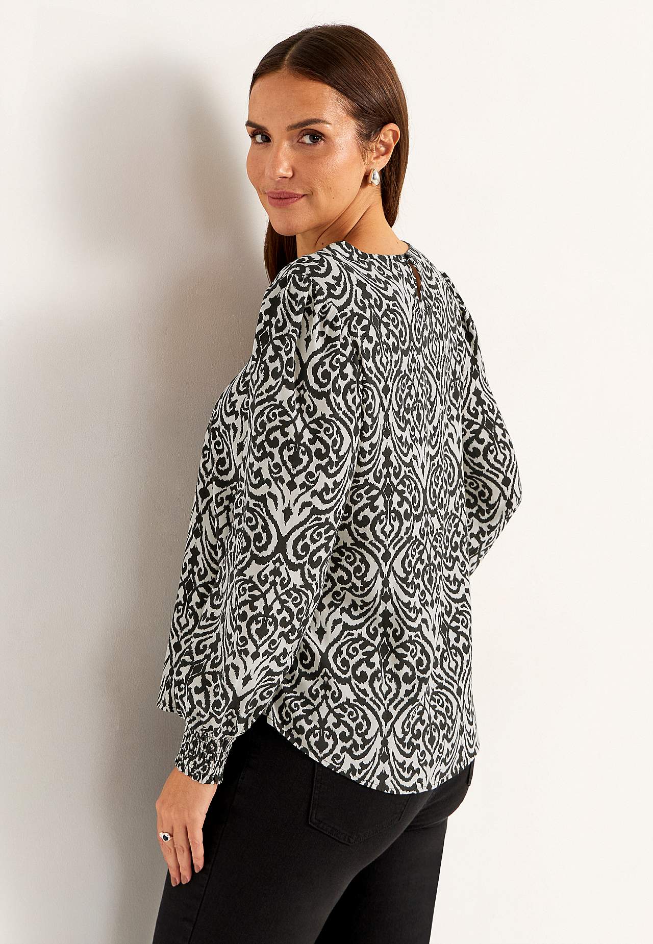 Blouse with smocking at the cuffs