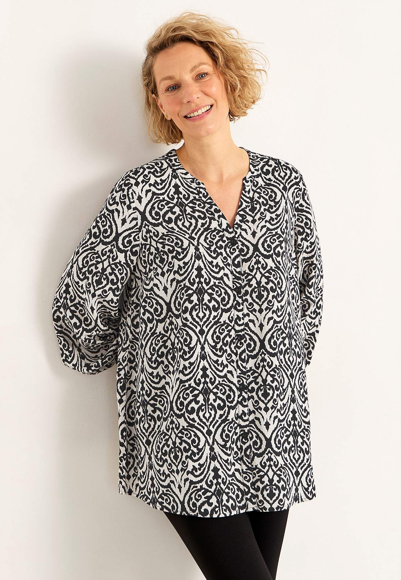 Woven tunic with buttons