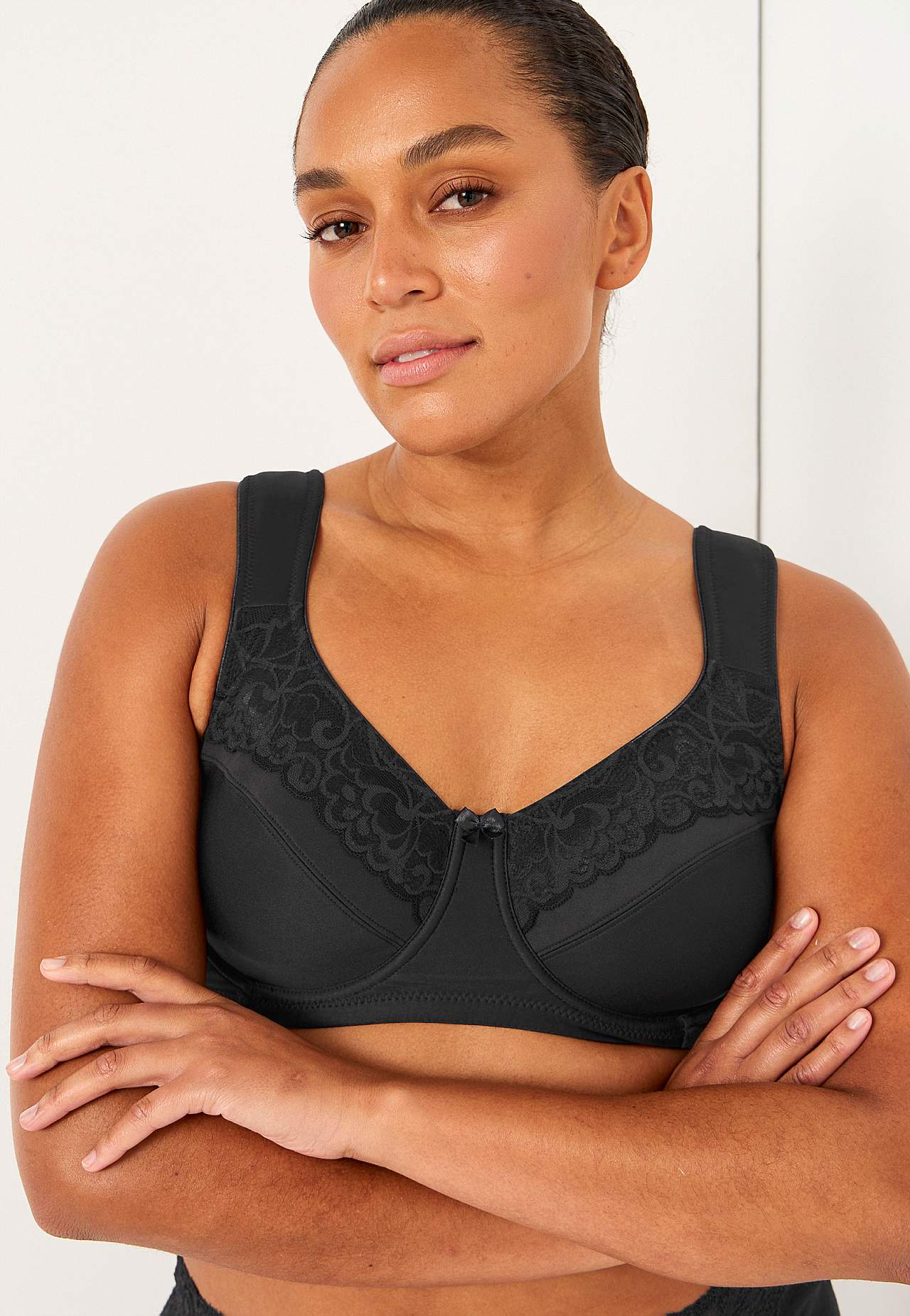 Underwired bra with lace