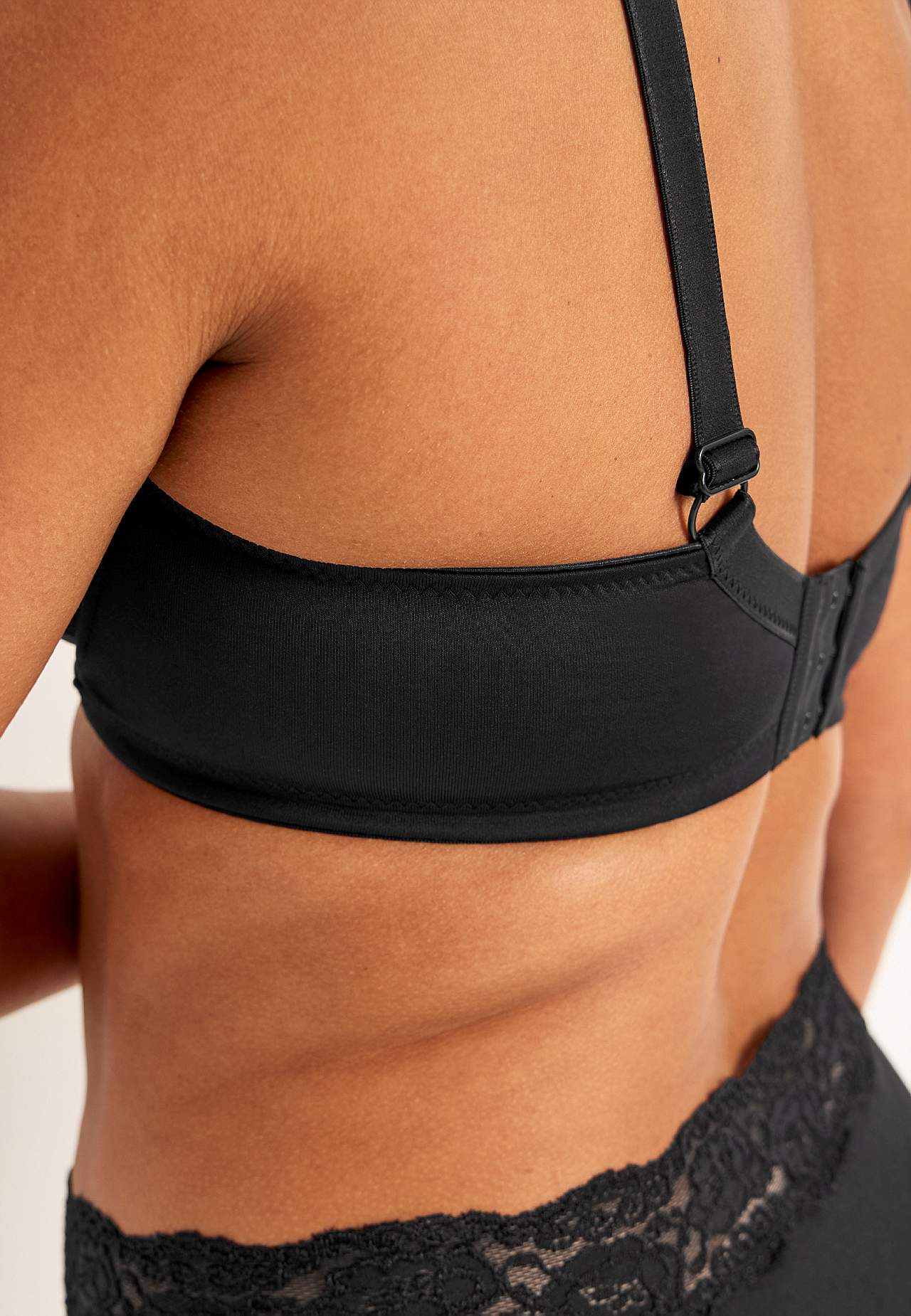 Underwired bra with lace