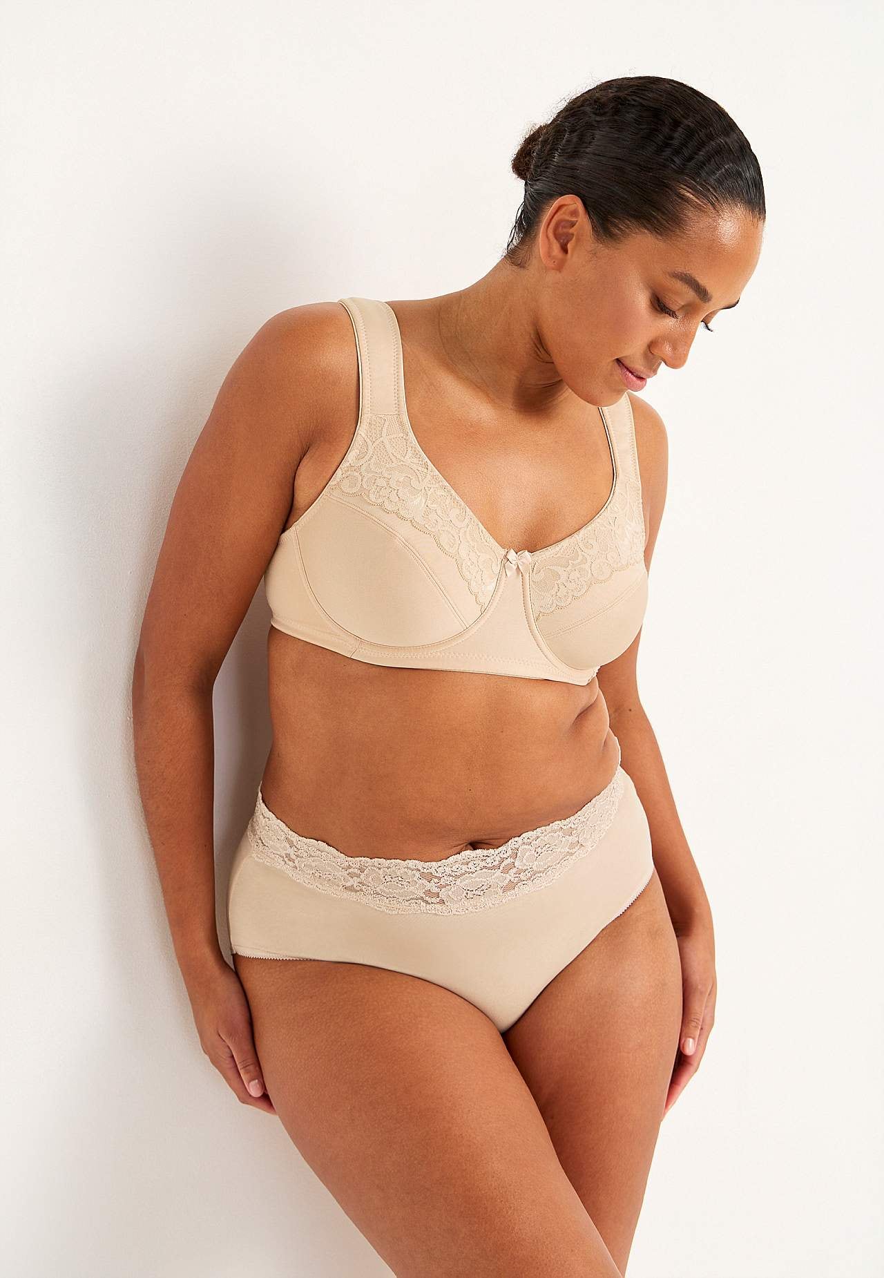Underwired bra with lace