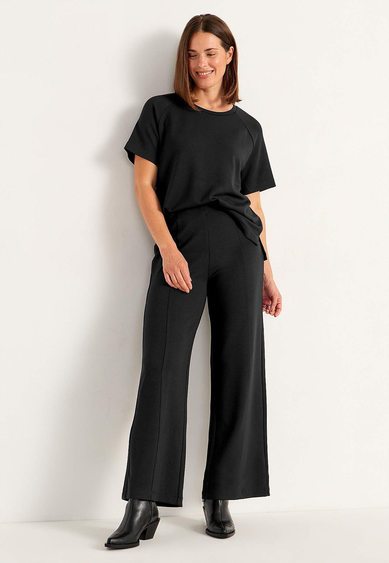 Jersey pants with wide legs