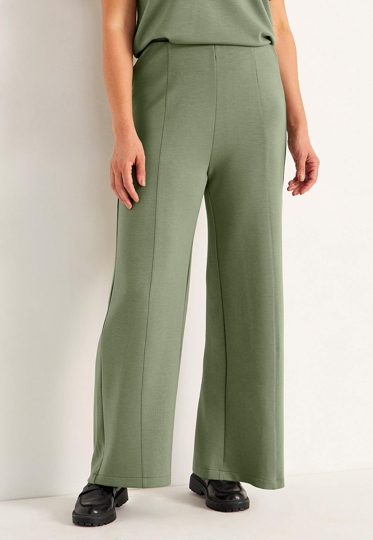 Jersey pants with wide legs