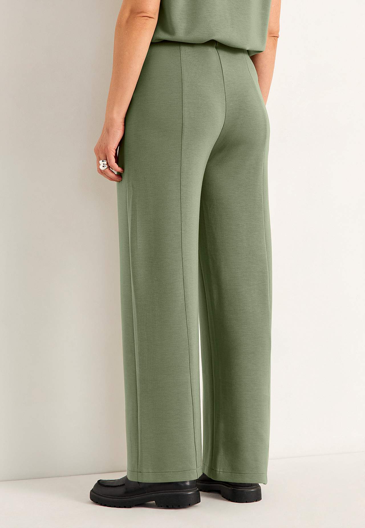 Jersey pants with wide legs