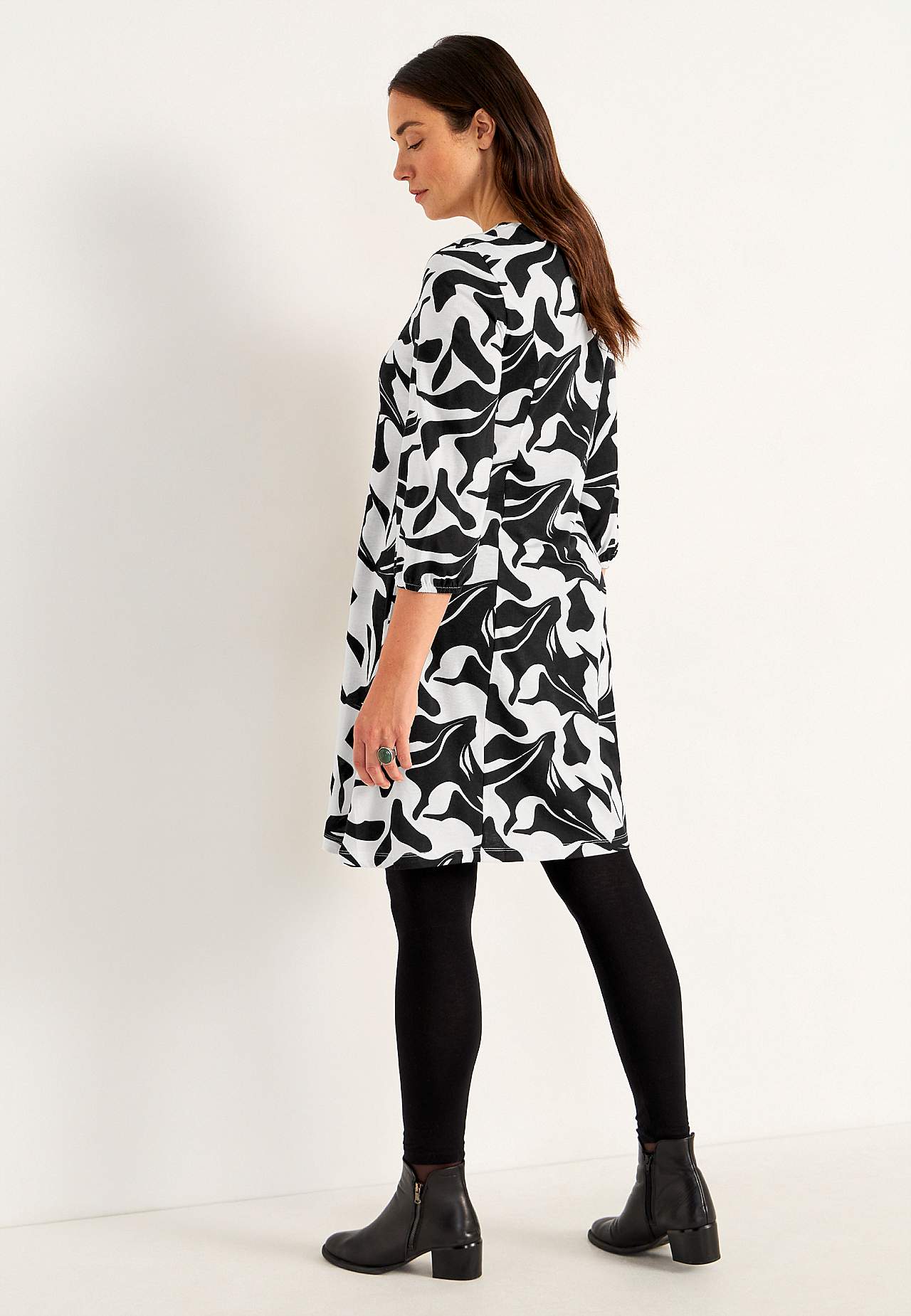 Jersey dress with princess cut