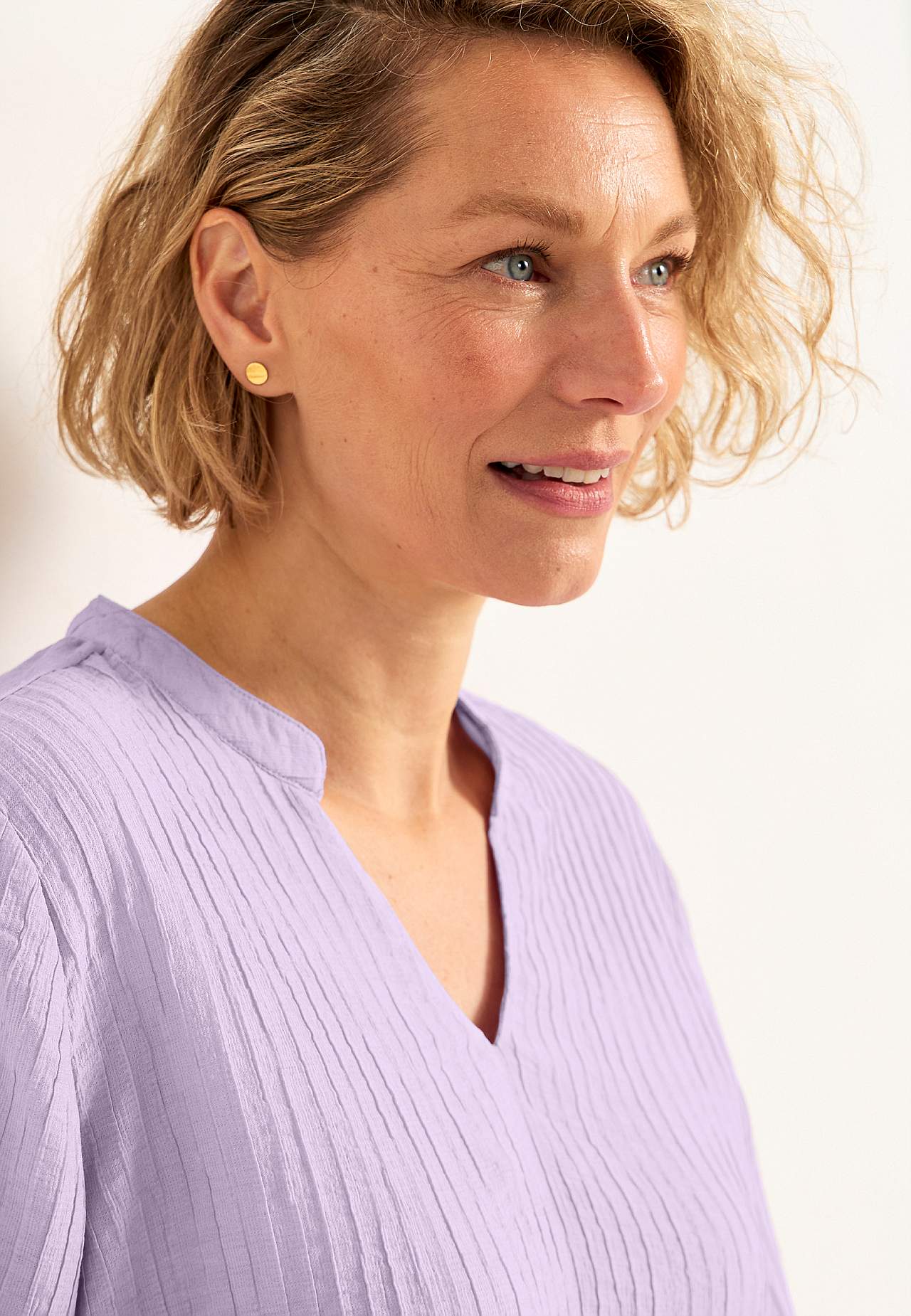 Woven blouse with structure