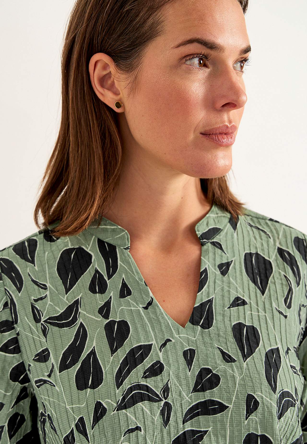 Woven blouse with structure
