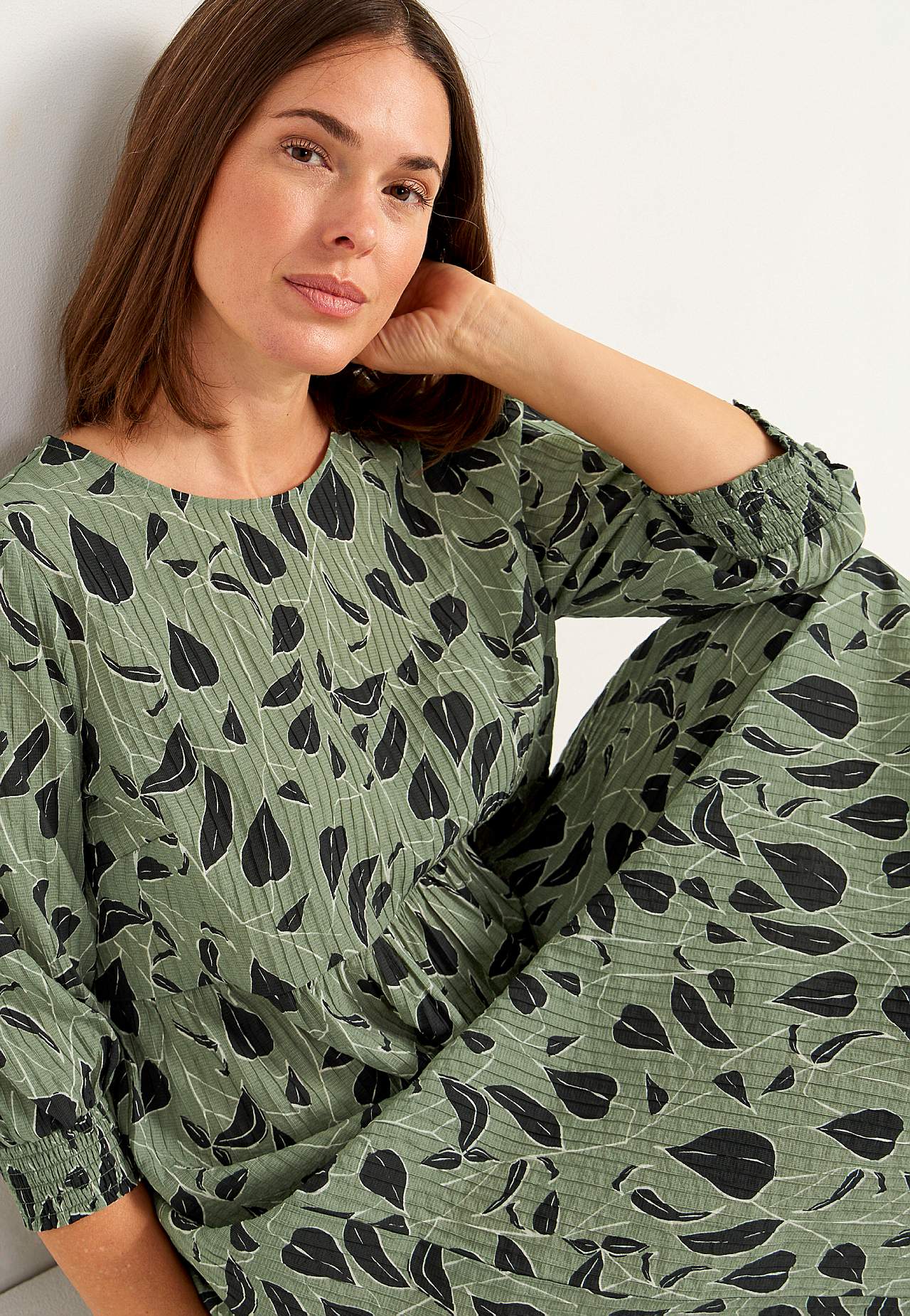 Woven dress with structure