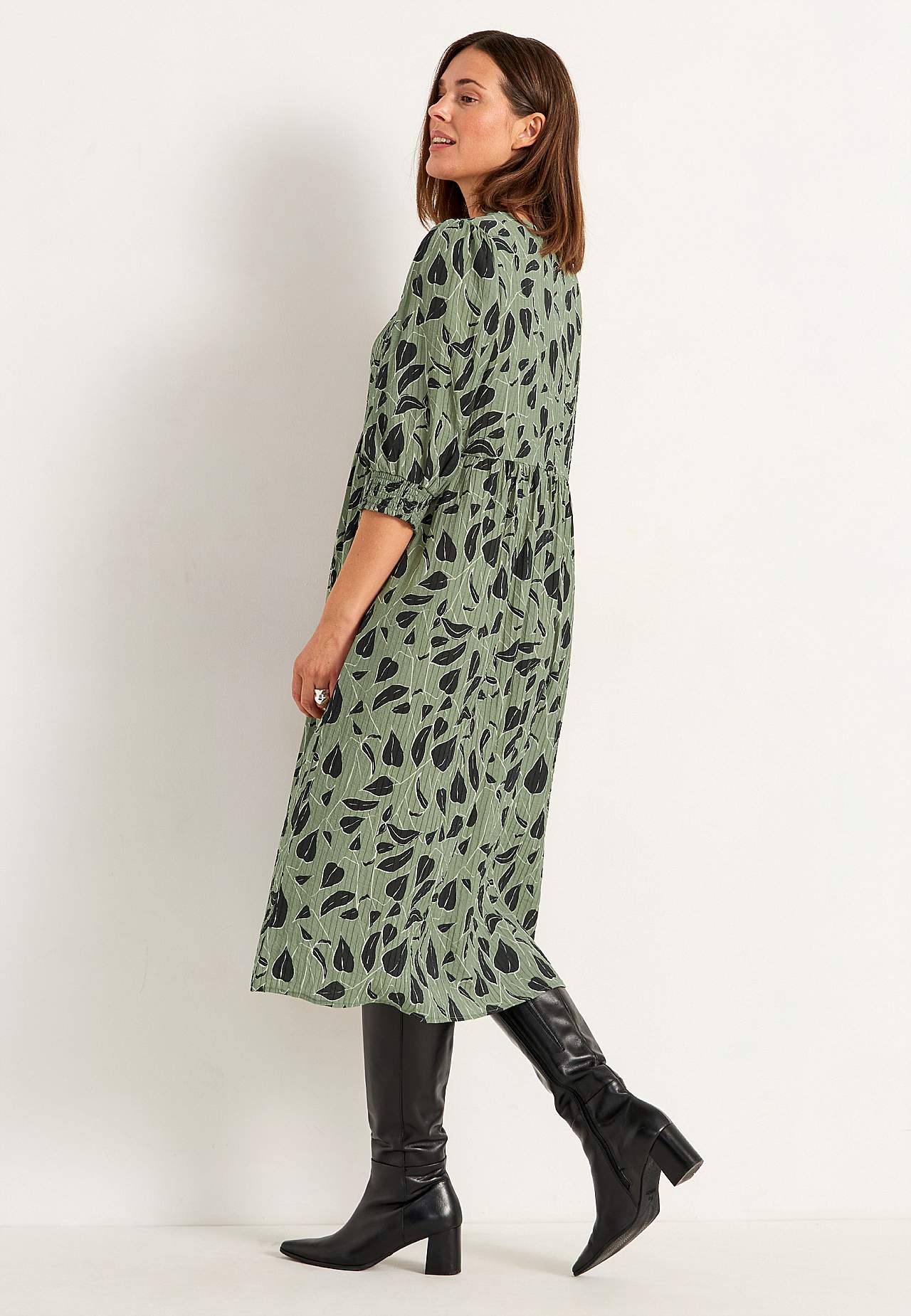 Woven dress with structure