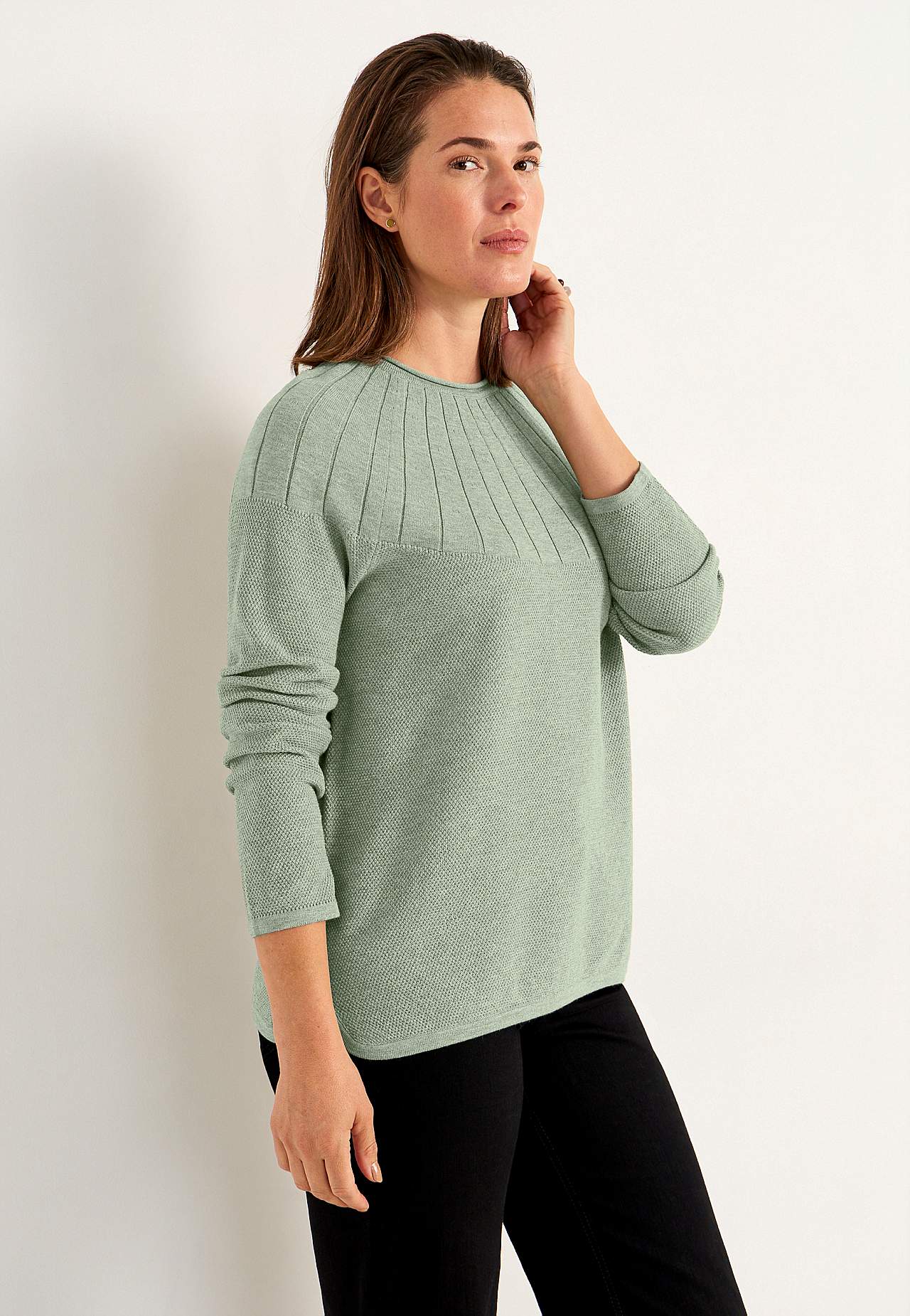 Fine-knitted sweater