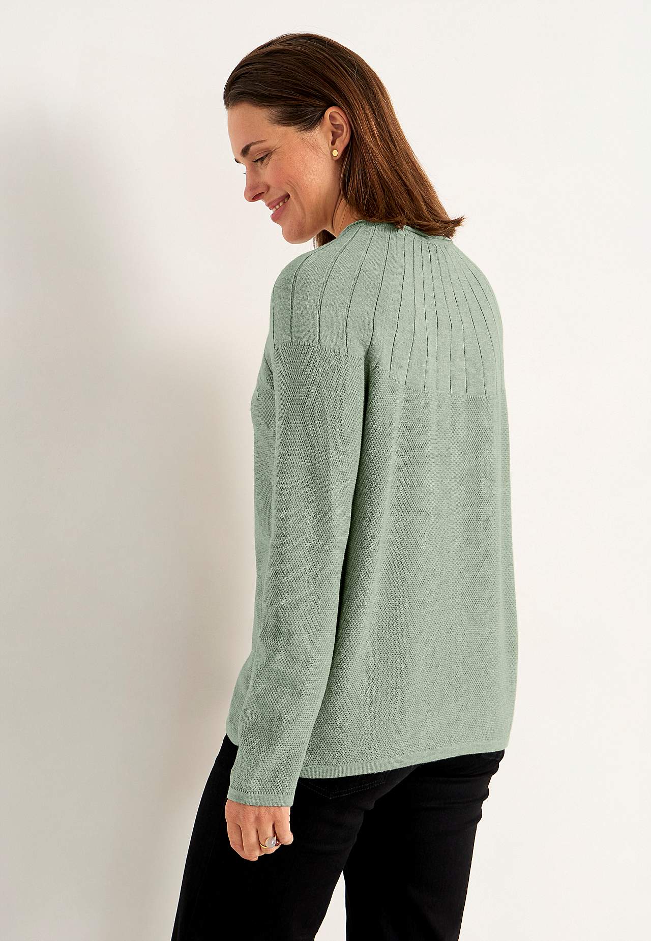 Fine-knitted sweater