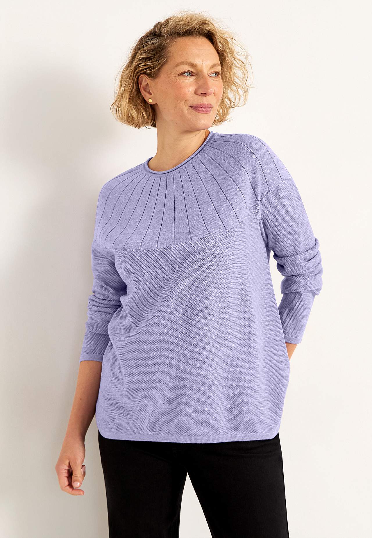 Fine-knitted sweater