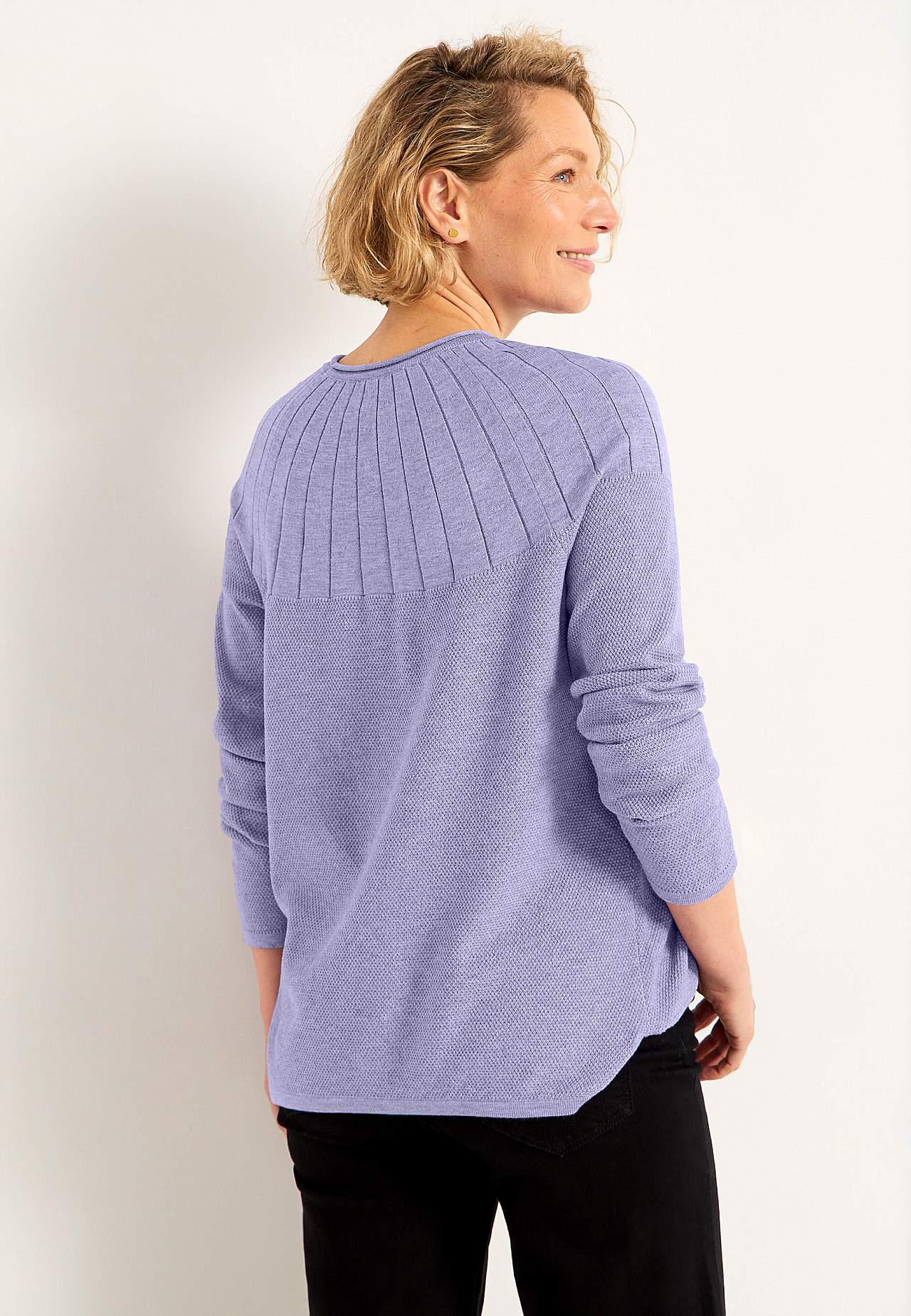 Fine-knitted sweater