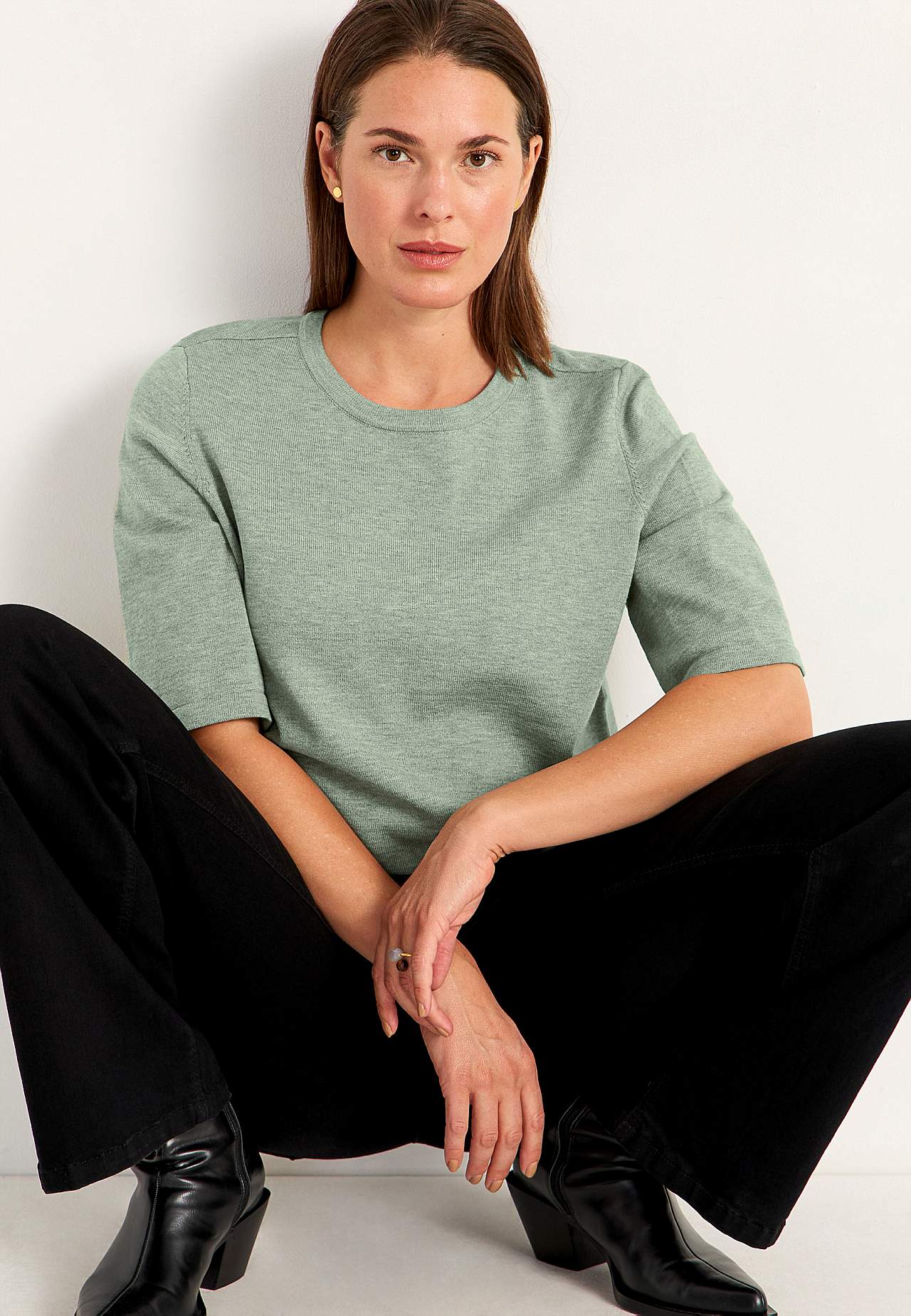 Short-sleeved fine knit jumper