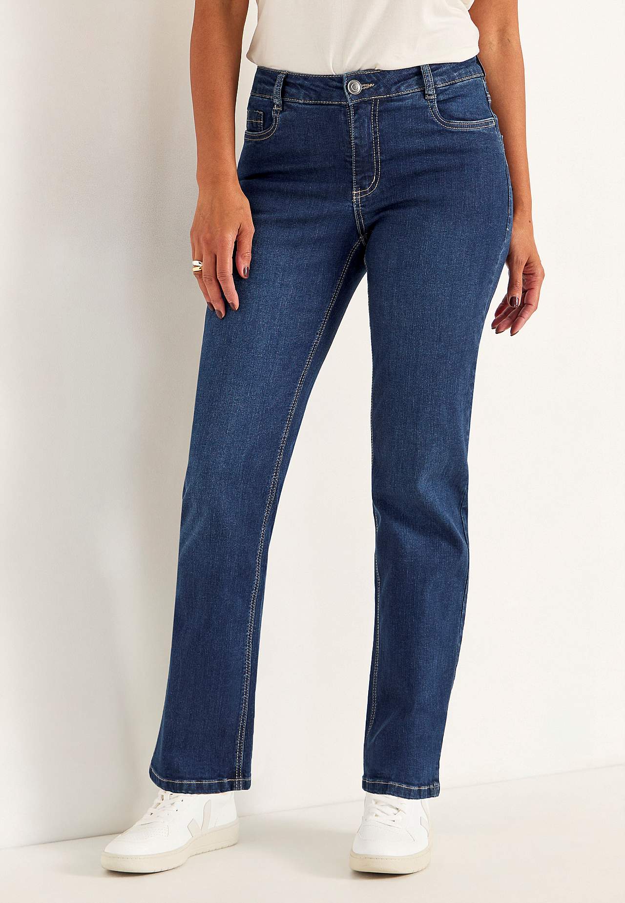Comfortable stretch jeans with straight leg