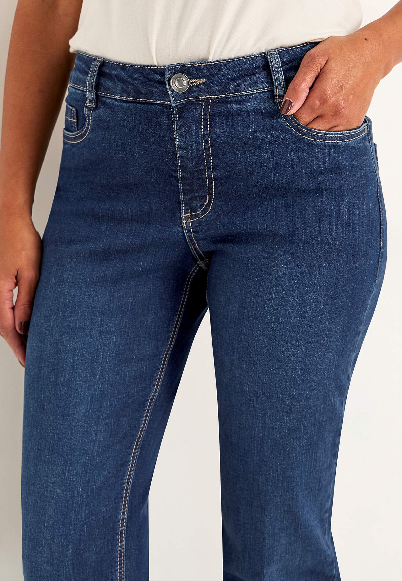 Comfortable stretch jeans with straight leg
