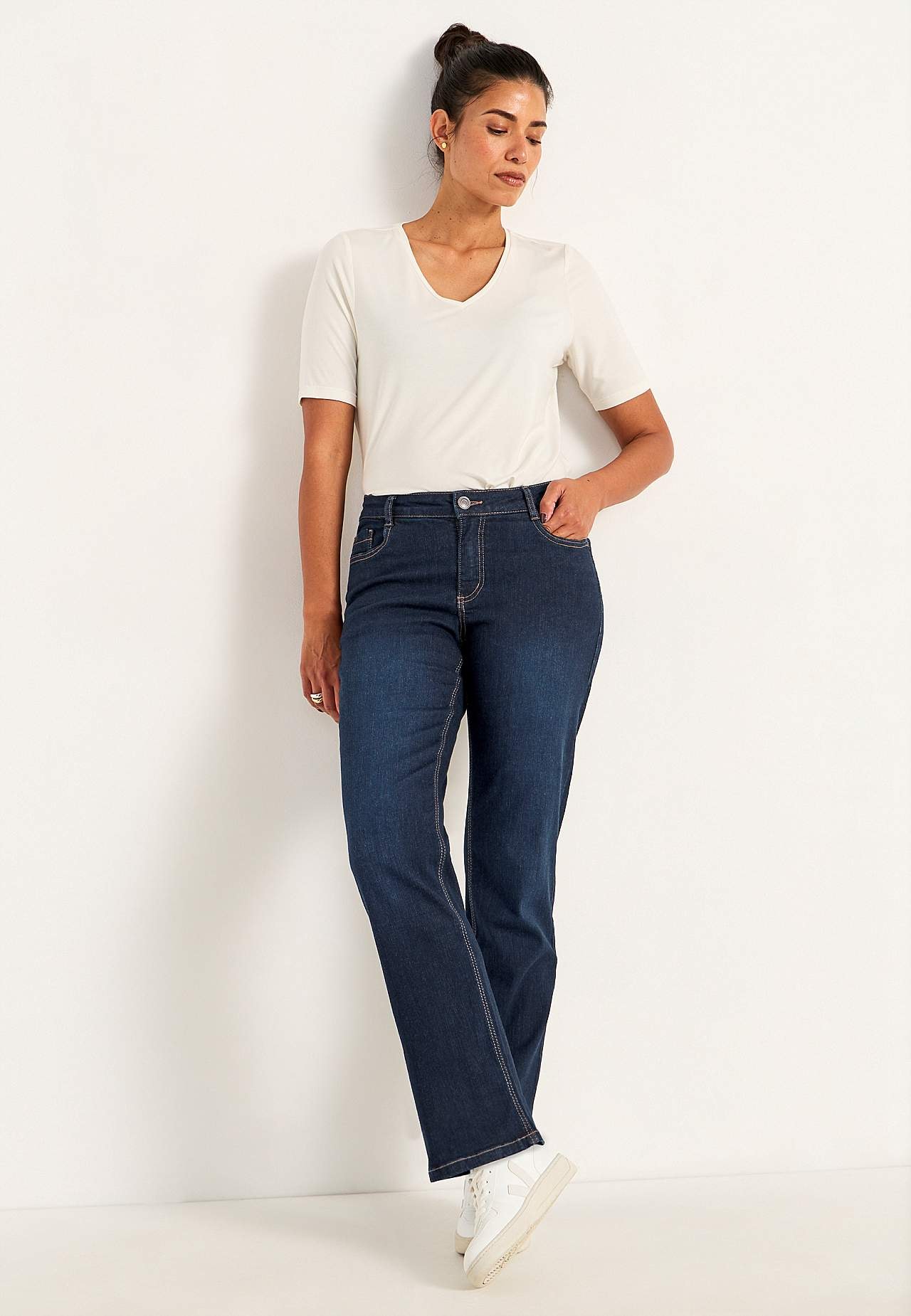 Comfortable stretch jeans with straight leg
