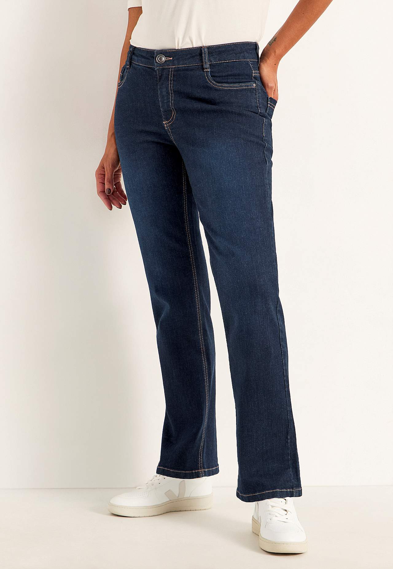 Comfortable stretch jeans with straight leg
