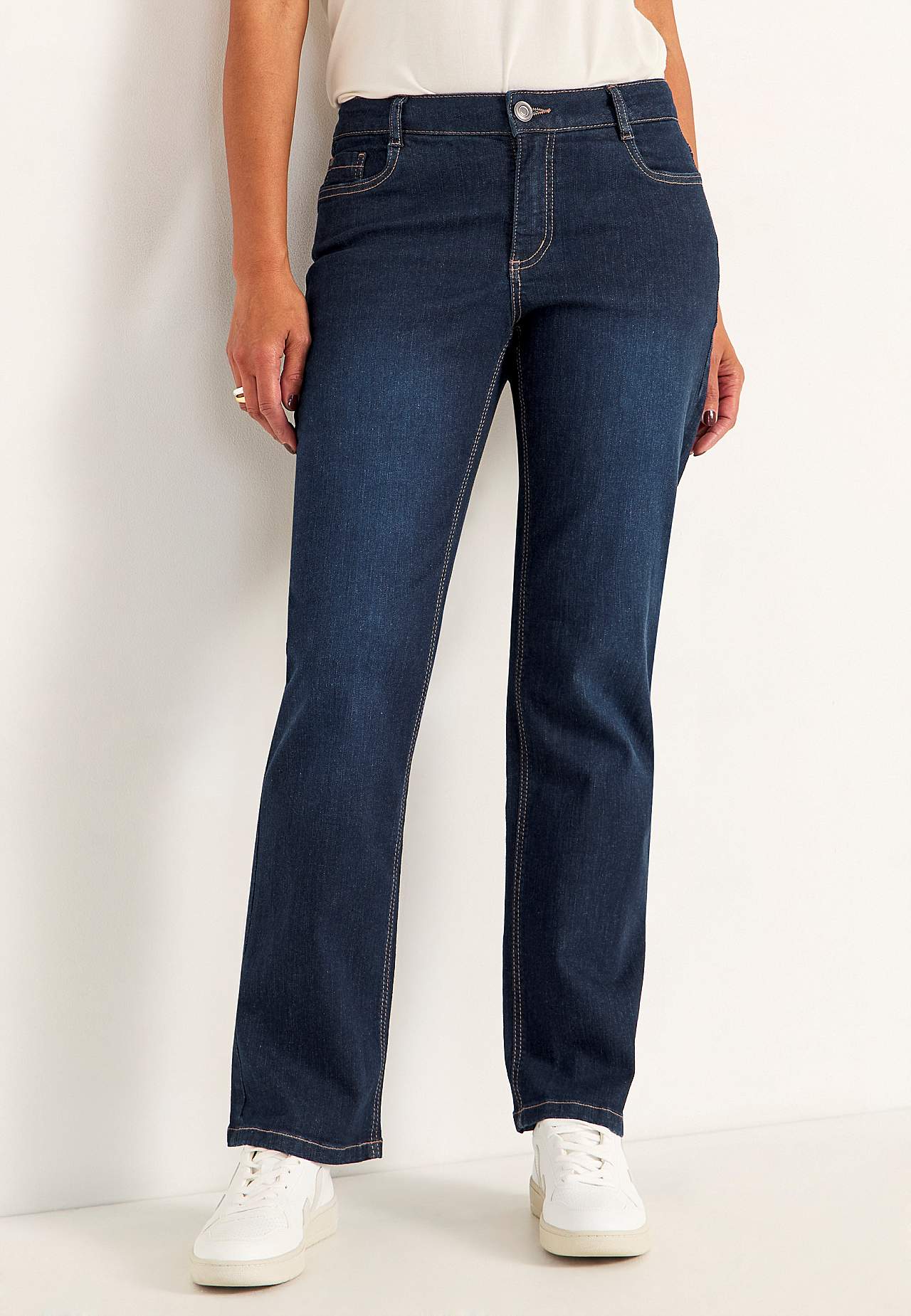 Comfortable stretch jeans with straight leg